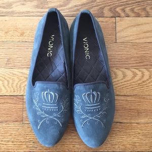 Vionic embroidered flat